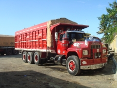 Mack R Model 8x4 