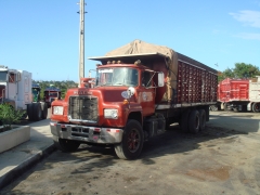 Mack R Model 6x4