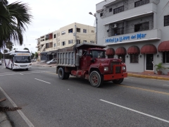 Mack R Model 4x2