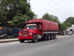 Mack R Model 8x4