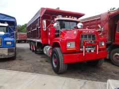 Mack R Model 8x4