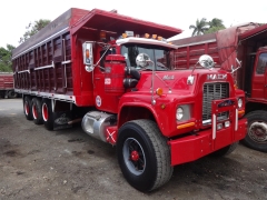 Mack R Model 8x4