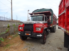 Mack R Model 6x4