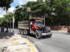 Mack R Model 8x4