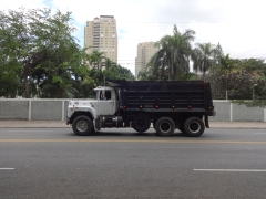 Mack R Model 8x4