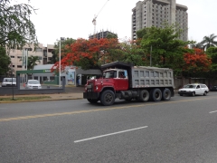 Mack R Model 8x4