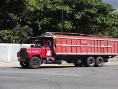 Mack R Model 8x4