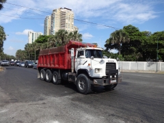 Mack DM600 8x4