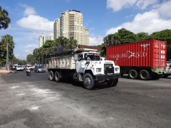 Mack R Model 6x4