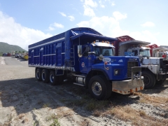 Mack R Model 8x4