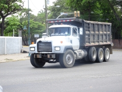 Mack RD 8x4