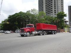 Mack CH613