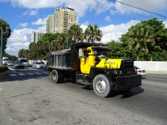 Mack R Model steel nose 4x2 