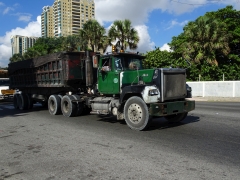 Mack SuperLiner 