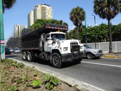 Mack R Model 6x4