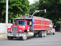 Mack R Model 6x4