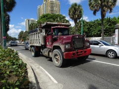 Mack R Model 4x2