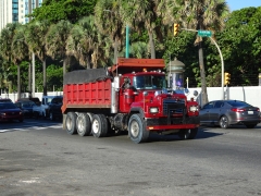 Mack RD 8x4