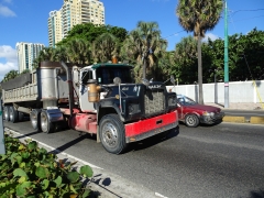 Mack R Model 6x4