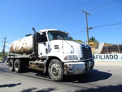 Mack Vision 6x4