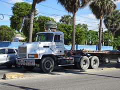 Mack CH613