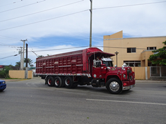 Mack R Model 8x4