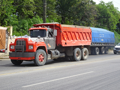 Mack R Model 6x4