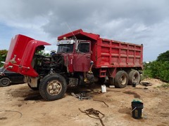 Mack R Model 6x4