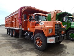 Mack R Model 8x4