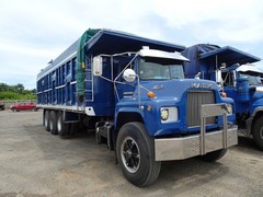 Mack DM600 8x4