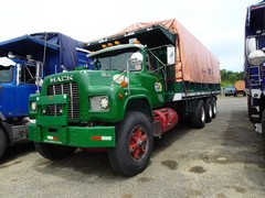 Mack R Model 8x4