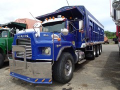 Mack R Model 8x4