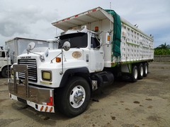 Mack RD 8x4