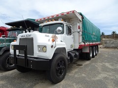 Mack R Model 8x4