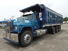 Mack R Model 8x4