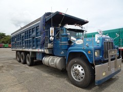 Mack R Model 8x4