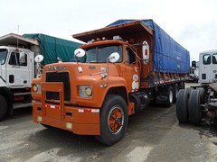 Mack R Model 8x4