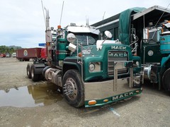 Mack R Model 6x4