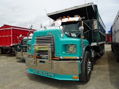 Mack R Model 8x4