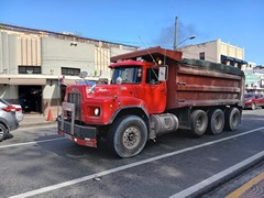 Mack R Model 8x4