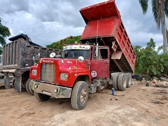 Mack R Model 6x4