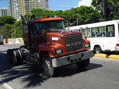 Mack CH613