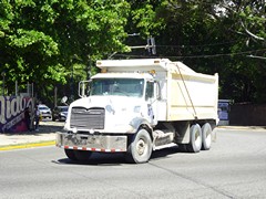 Mack Vision 6x4