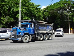 Mack DM600 8x4