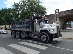 Mack DM600 8x4