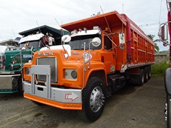 Mack R Model 8x4