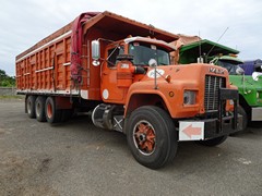 Mack R Model 8x4