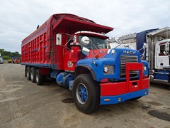 Mack R Model 8x4