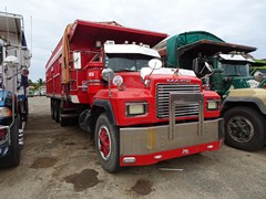 Mack RD 8x4