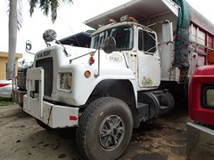 Mack R Model 8x4